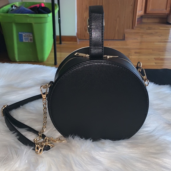 NEW! Quilted Round Bag-White - Picture 4 of 8